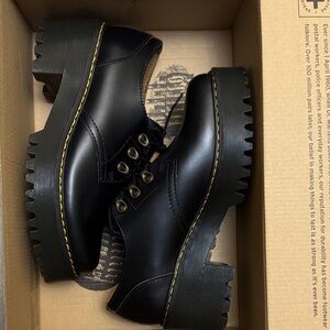 Dr. Martens LEONA LOW Platform Shoes  Black Leather Chunky Heel Women's Size 9